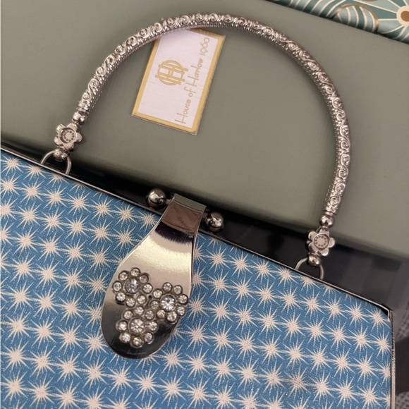 Elegant Blue Patterned Handbag with Crystal Mickey Mouse Clasp - Picture 2 of 6